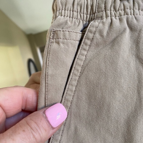 Woman’s Khaki Shorts, Sz M!🌻🌻 - Picture 2 of 7